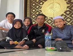 KUNJUNGAN  WALI SANTRIMENGOBATI KERINDUAN HATI DAN MEMBERIKAN MOTIVASI